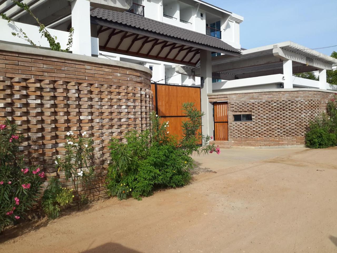 Llh 1G2 Nilaveli Ocean Front Condos Екстер'єр фото