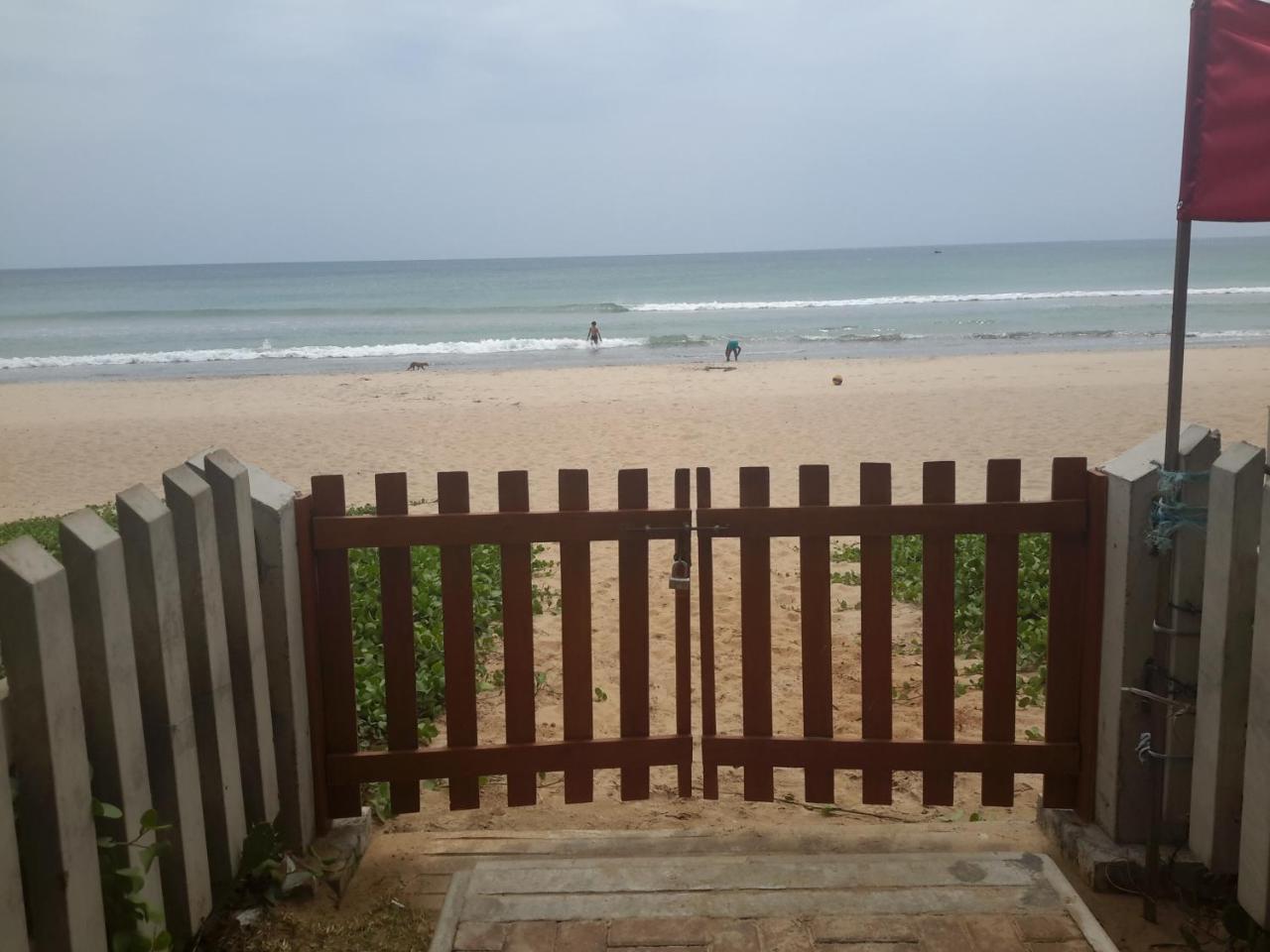 Llh 1G2 Nilaveli Ocean Front Condos Екстер'єр фото