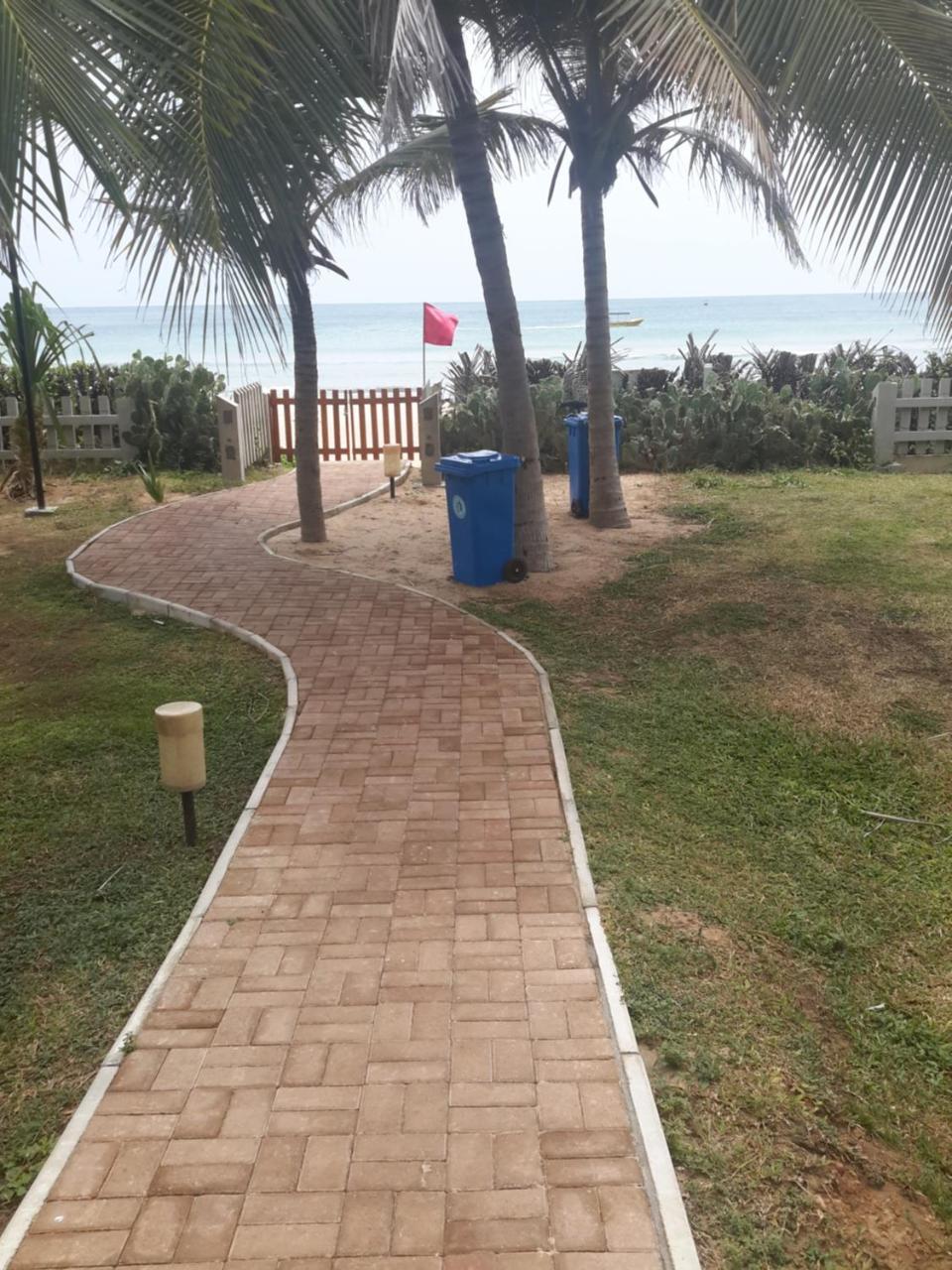 Llh 1G2 Nilaveli Ocean Front Condos Екстер'єр фото